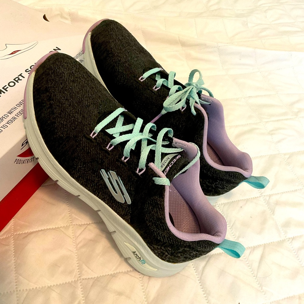 Sketchers Arch Fit
